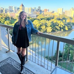 Meet your Posher, Katelyn